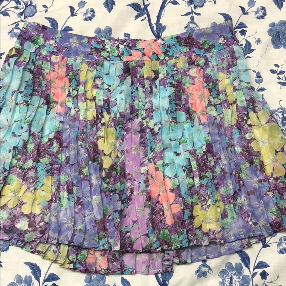 Gorgeous Pleated Aeropostale Skirt.